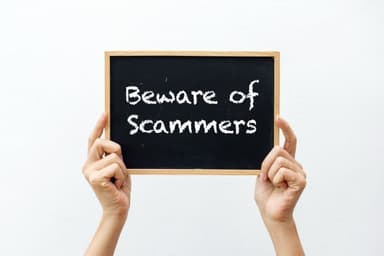 beware of scammers sign